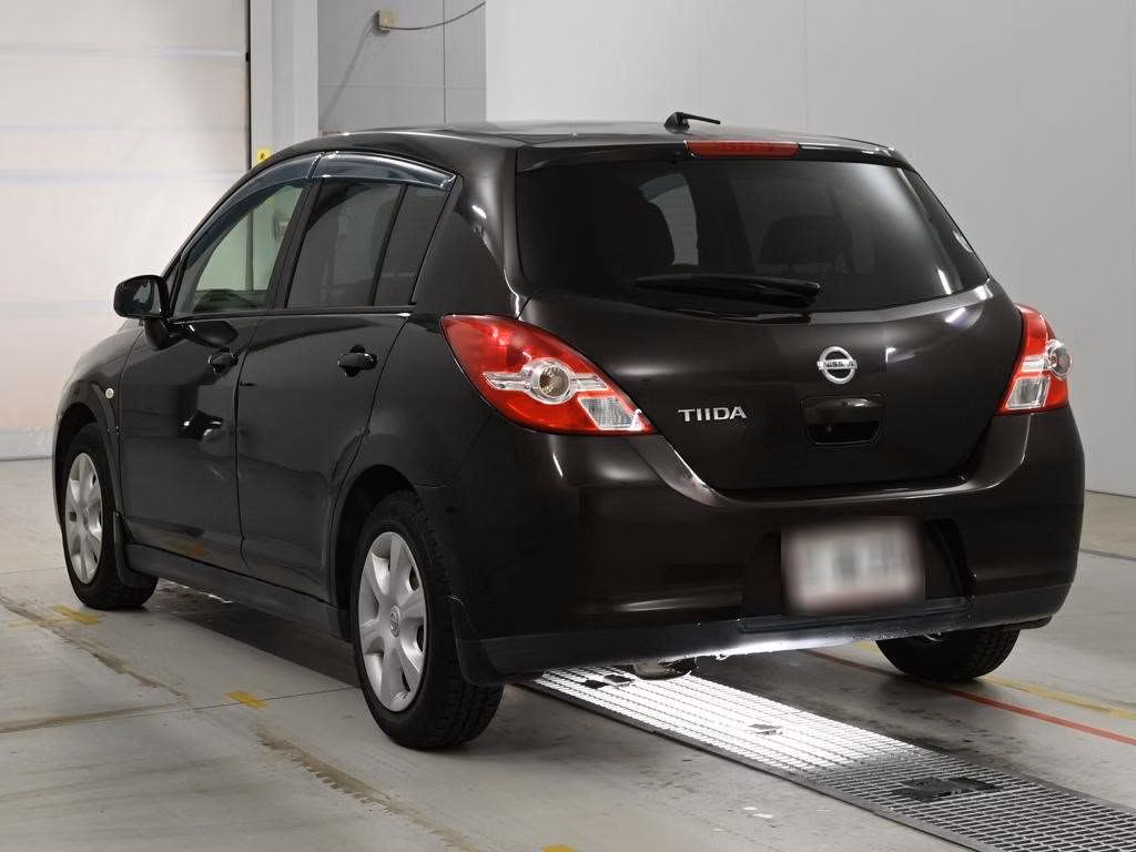 NISSAN TIIDA