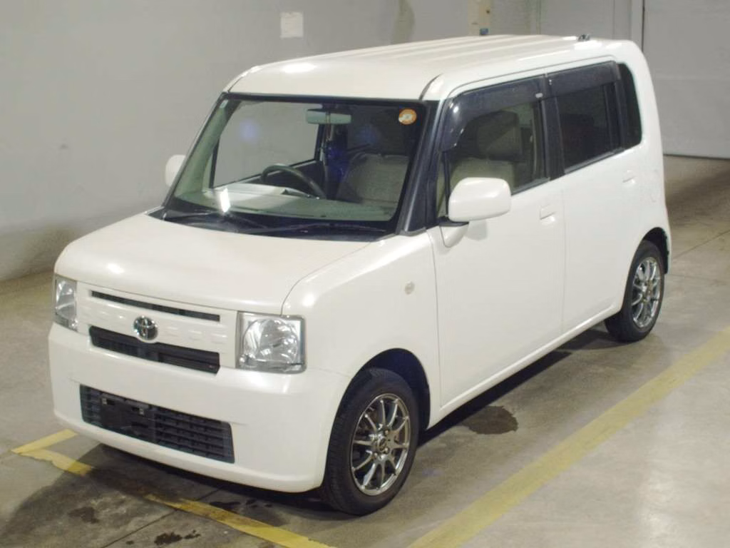 TOYOTA PIXIS SPACE