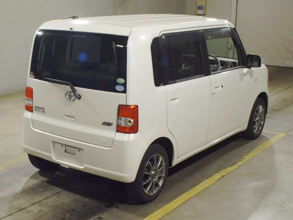 TOYOTA PIXIS SPACE