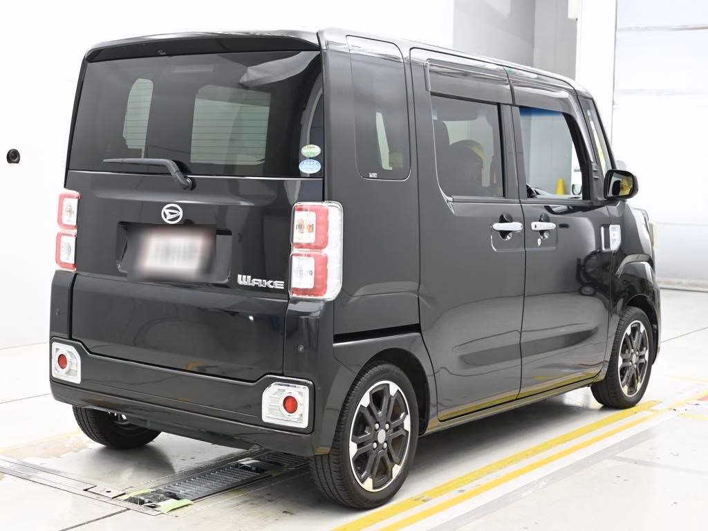 DAIHATSU WAKE