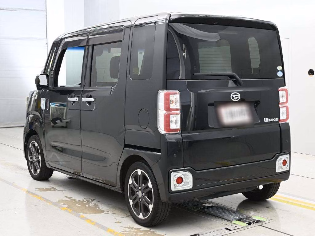 DAIHATSU WAKE