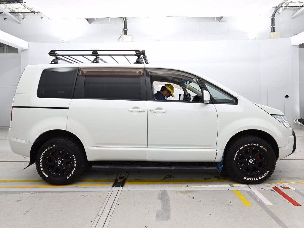 MITSUBISHI DELICA D:5