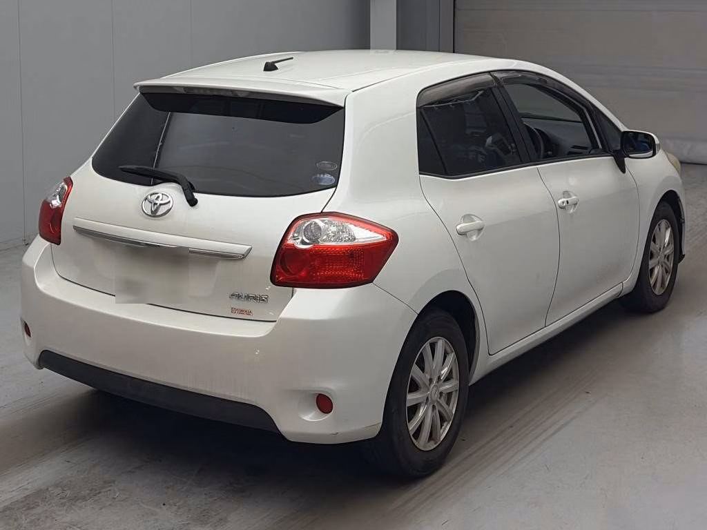 TOYOTA AURIS