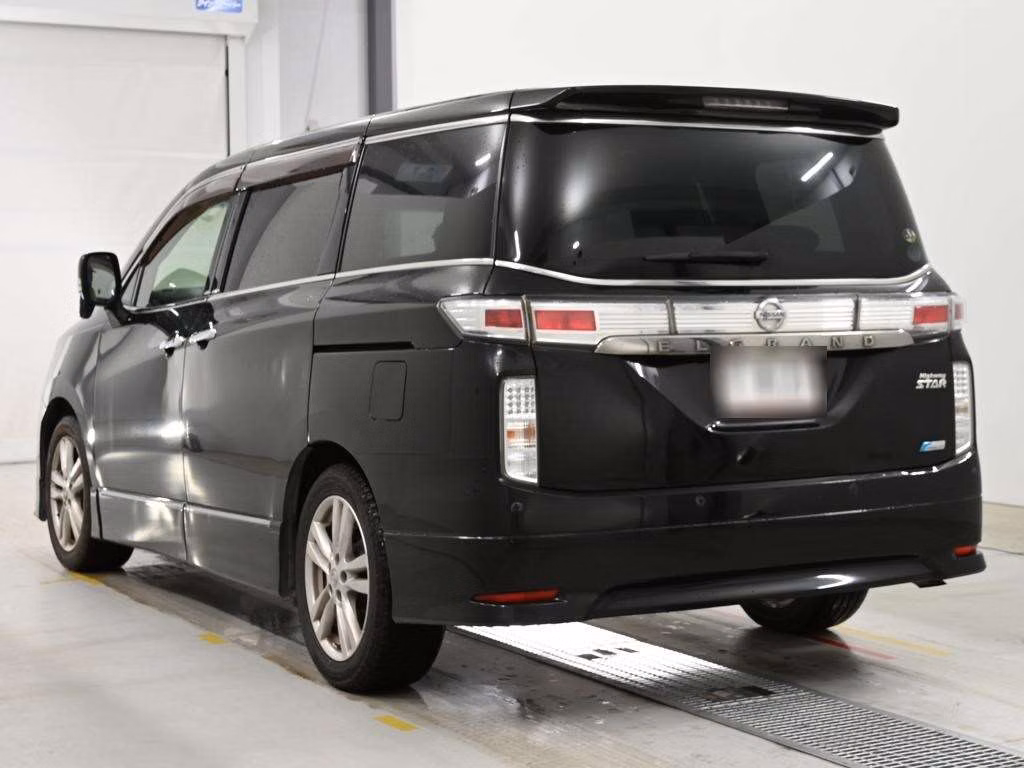 NISSAN ELGRAND
