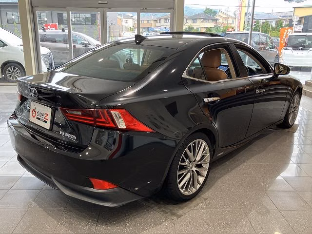 LEXUS IS300H