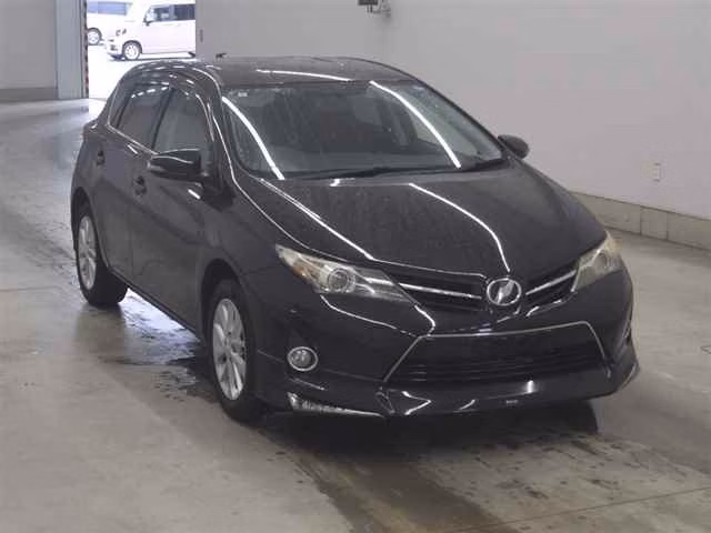 TOYOTA AURIS