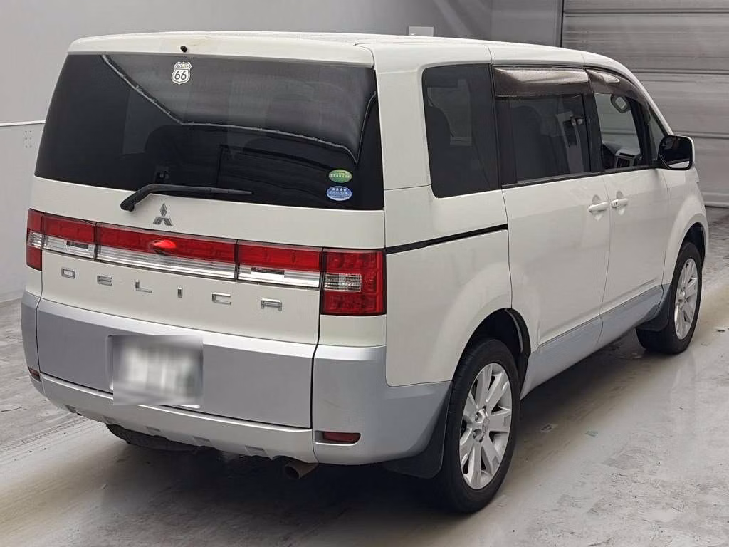 MITSUBISHI DELICA D:5