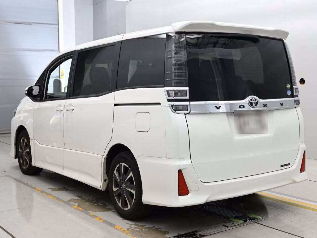 TOYOTA VOXY