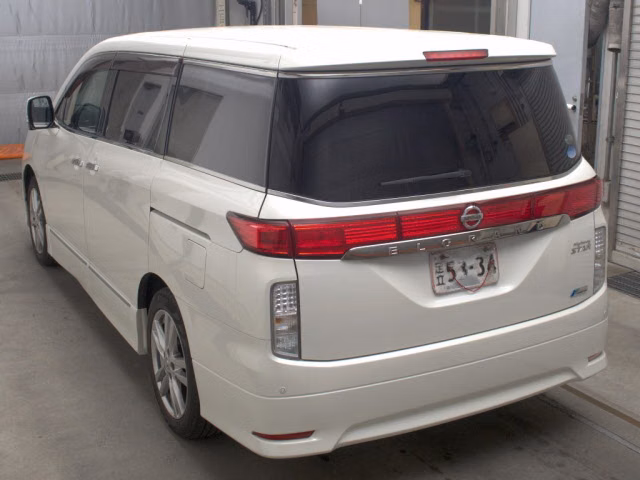 NISSAN ELGRAND