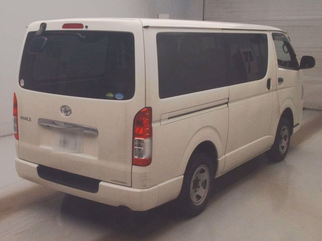 TOYOTA REGIUS ACE