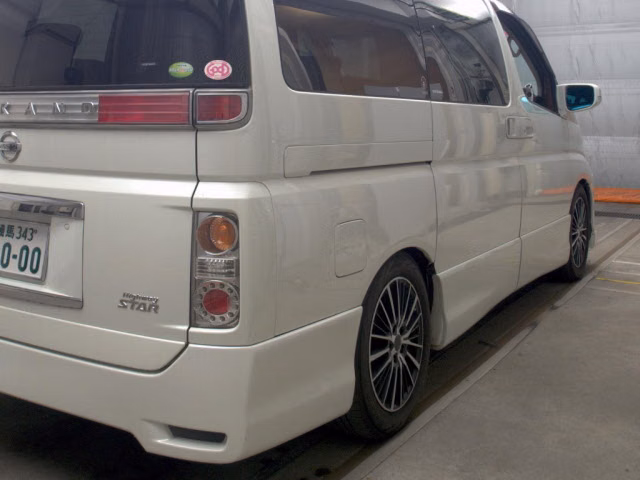 NISSAN ELGRAND