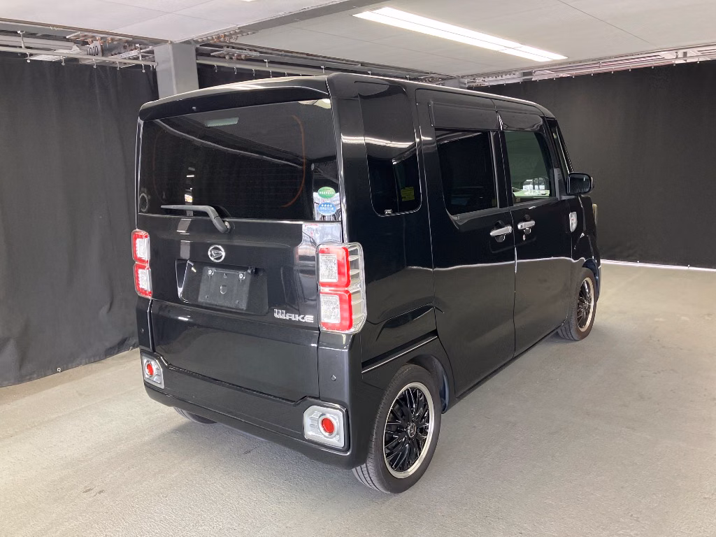 DAIHATSU WAKE