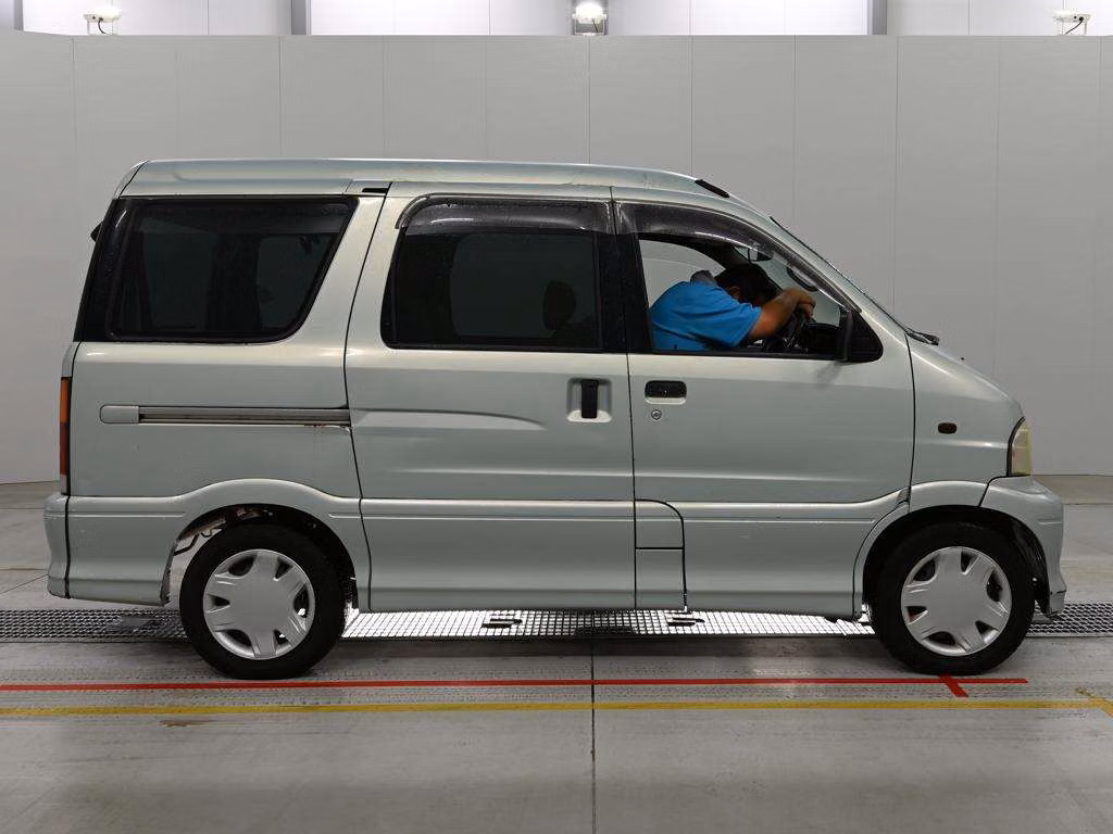 DAIHATSU ATRAI7