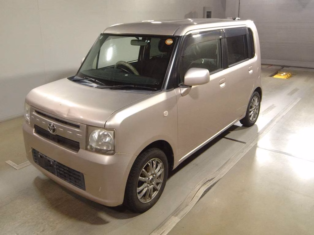TOYOTA PIXIS SPACE