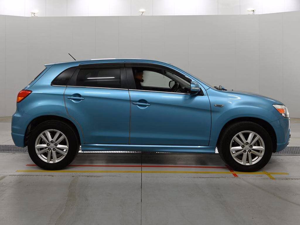 MITSUBISHI RVR