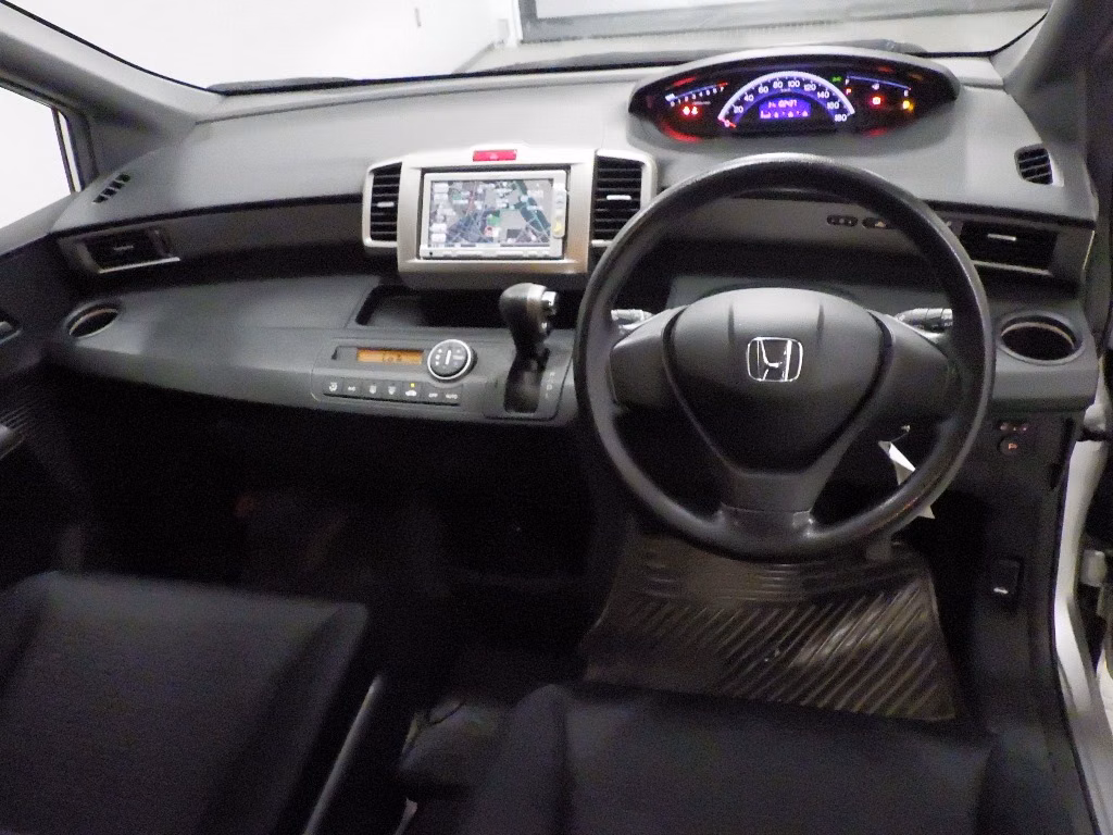 HONDA FREED SPIKE