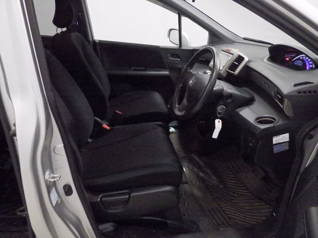 HONDA FREED SPIKE