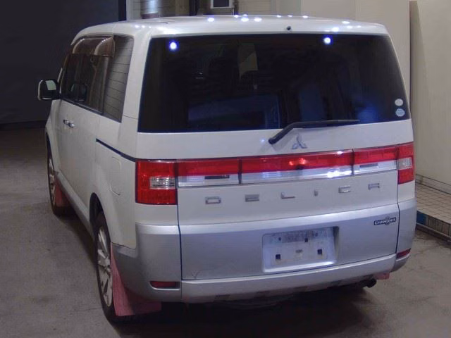 MITSUBISHI DELICA D:5