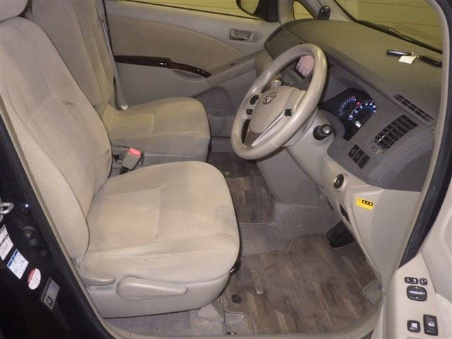 TOYOTA ISIS
