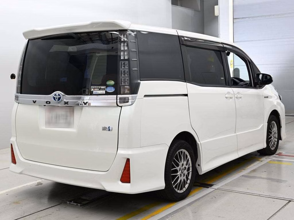 TOYOTA VOXY