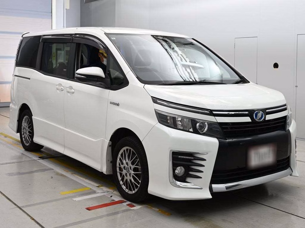TOYOTA VOXY