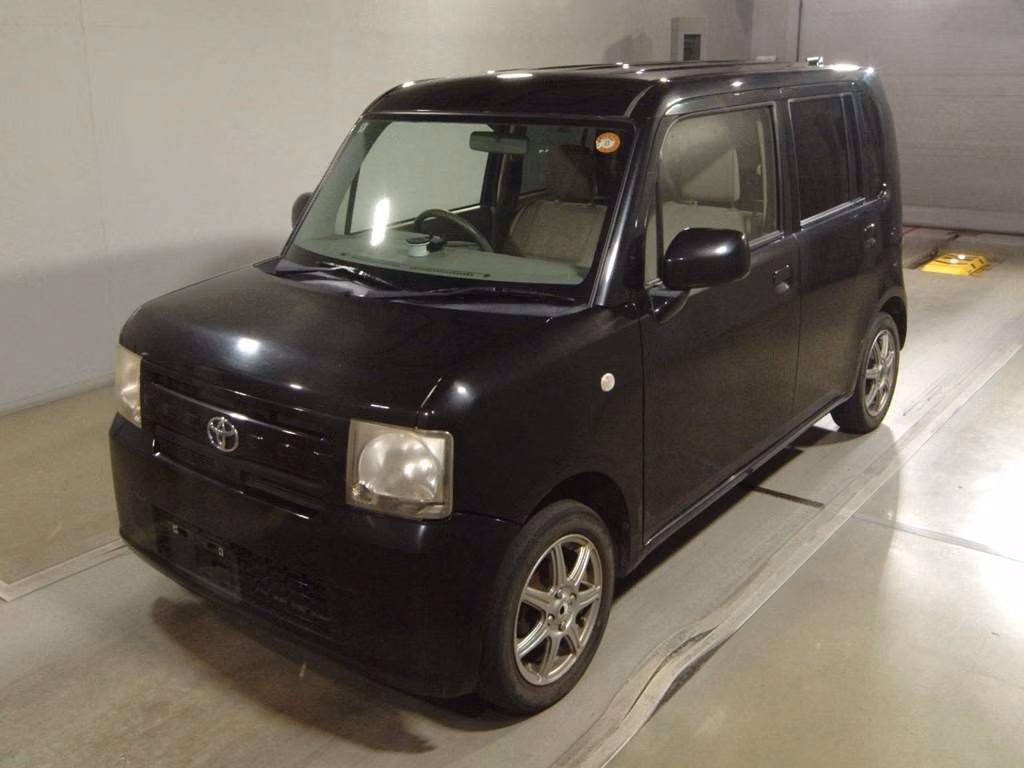TOYOTA PIXIS SPACE