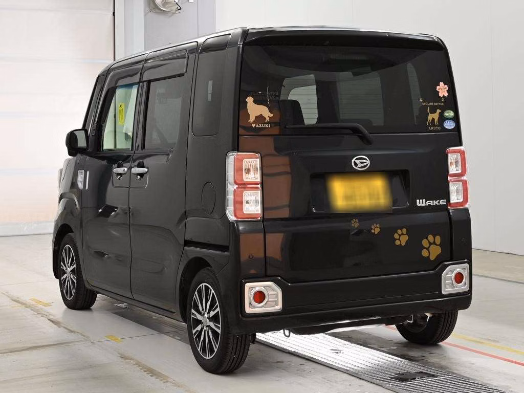DAIHATSU WAKE