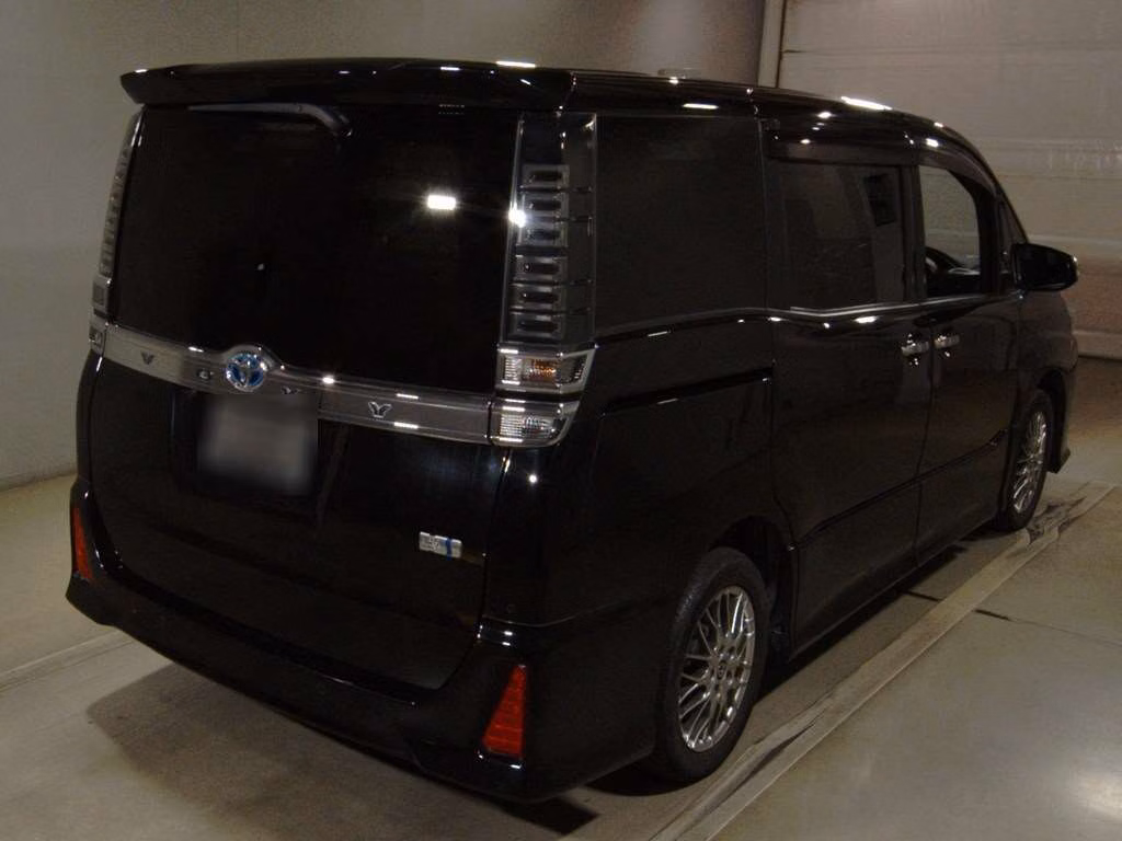 TOYOTA VOXY
