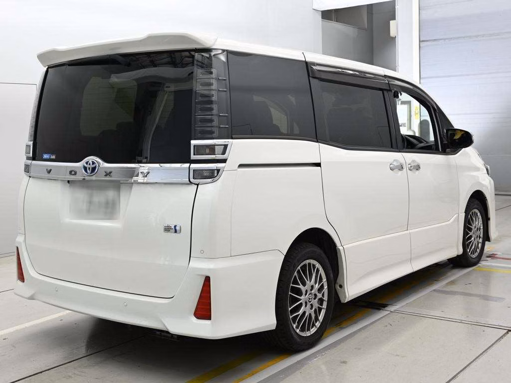 TOYOTA VOXY