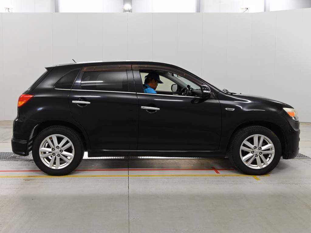 MITSUBISHI RVR