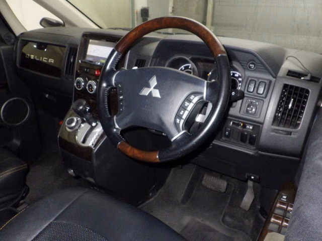 MITSUBISHI DELICA D:5