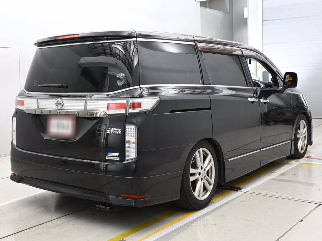 NISSAN ELGRAND
