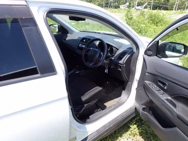 MITSUBISHI RVR