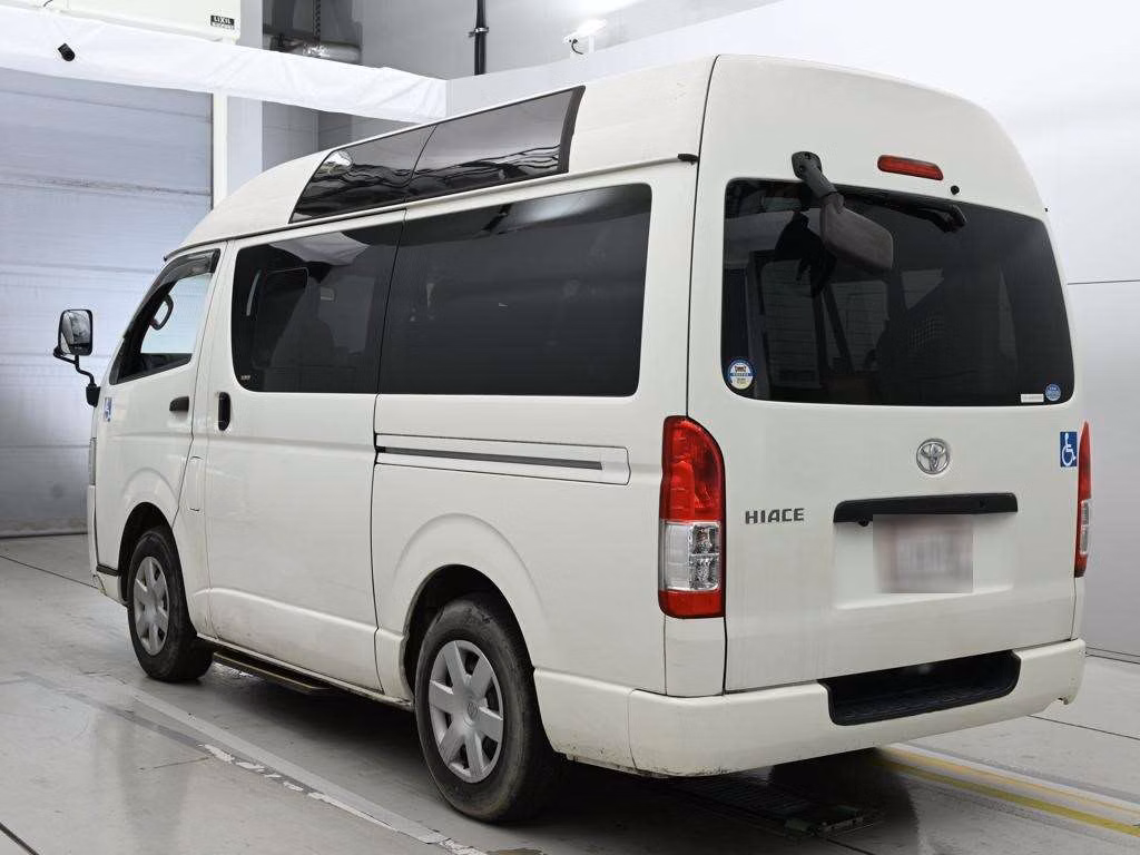 TOYOTA REGIUS ACE