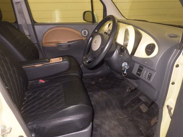 DAIHATSU MOVE LATTE