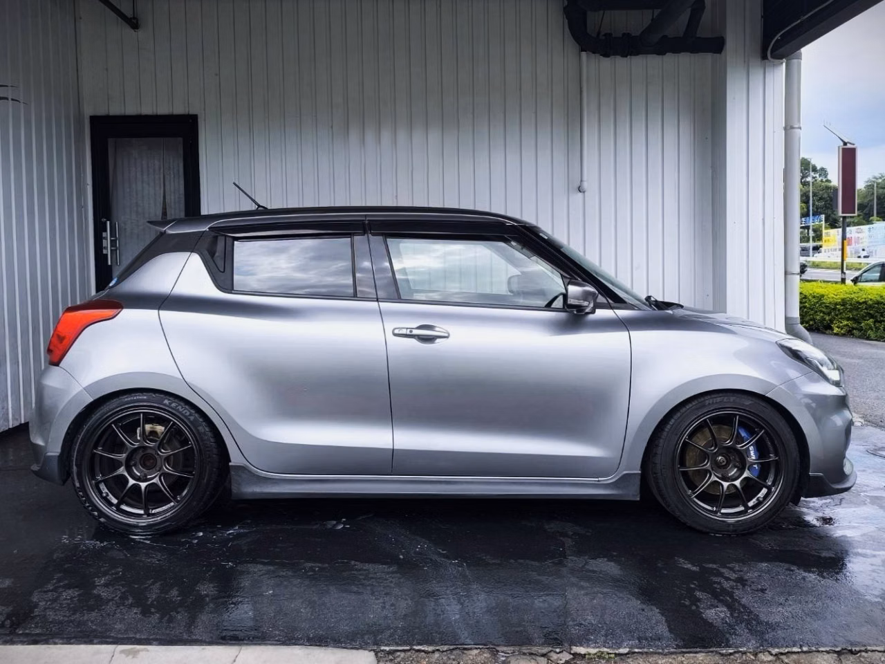 SUZUKI SWIFT