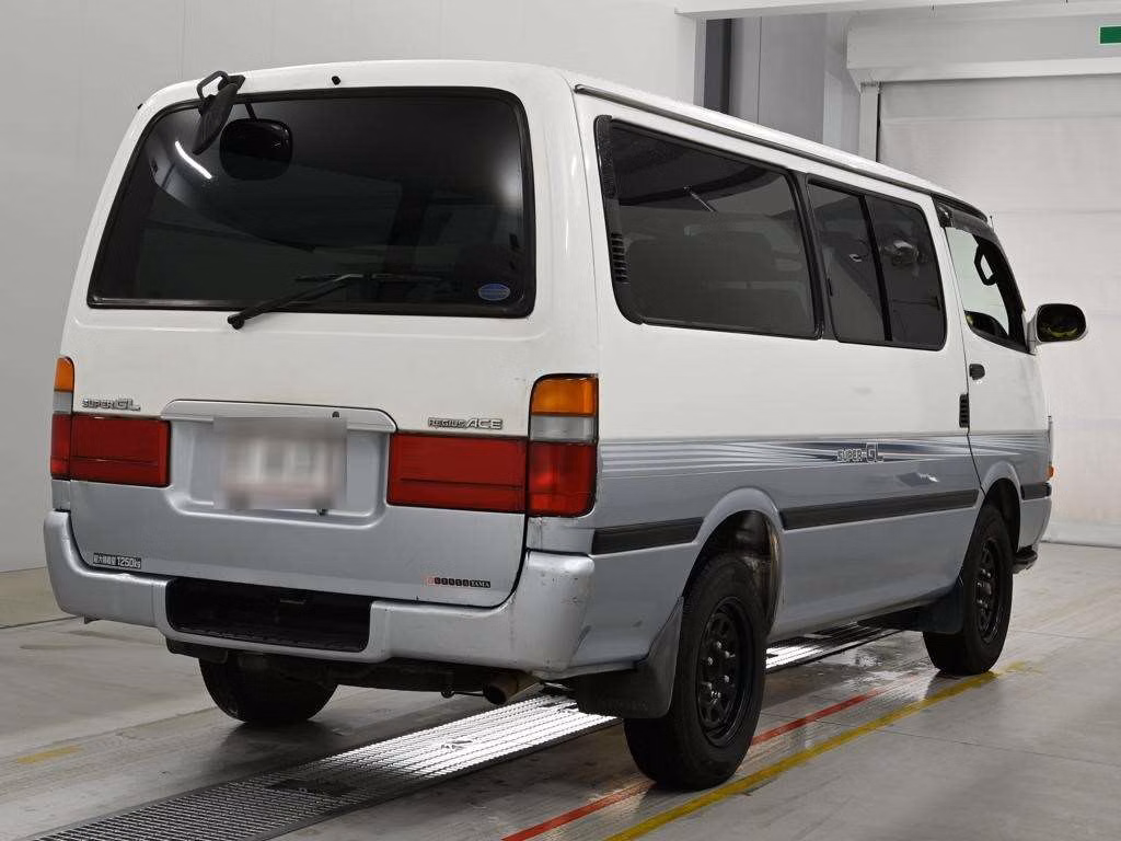 TOYOTA REGIUS ACE