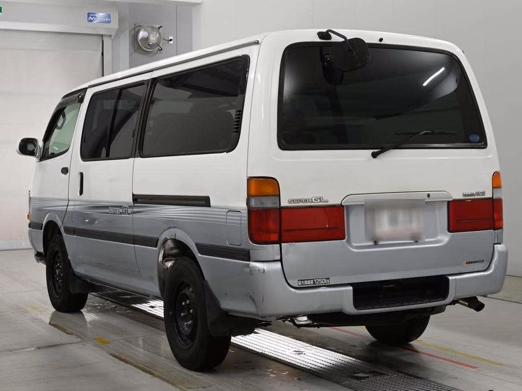 TOYOTA REGIUS ACE