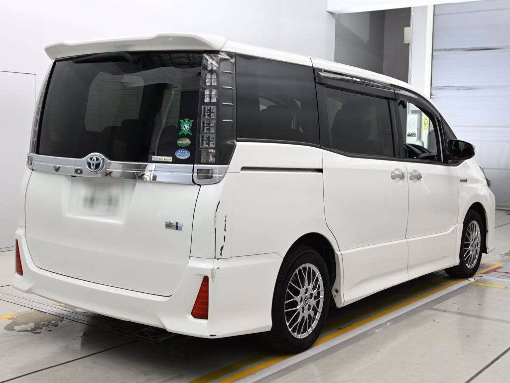 TOYOTA VOXY