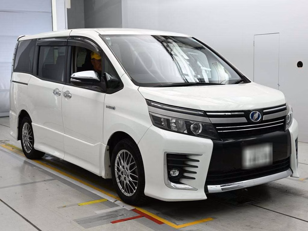 TOYOTA VOXY