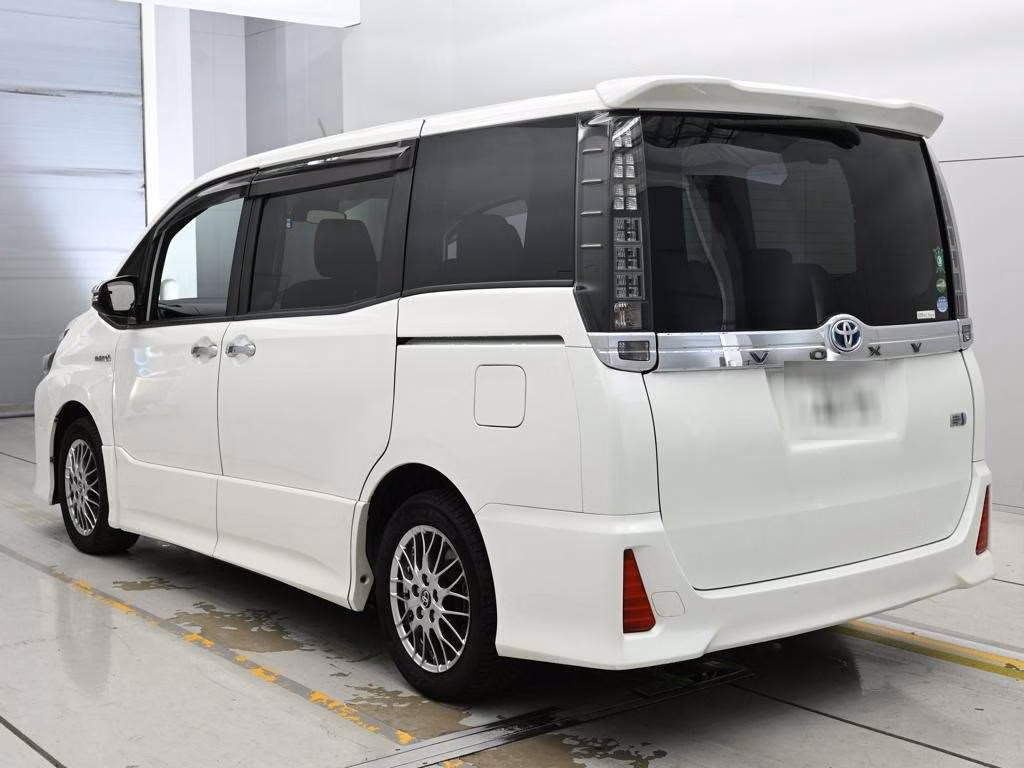 TOYOTA VOXY