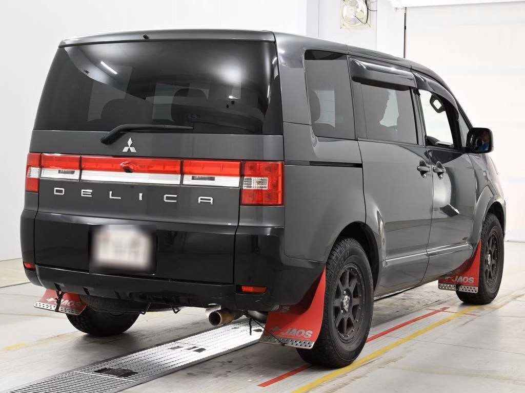 MITSUBISHI DELICA D:5
