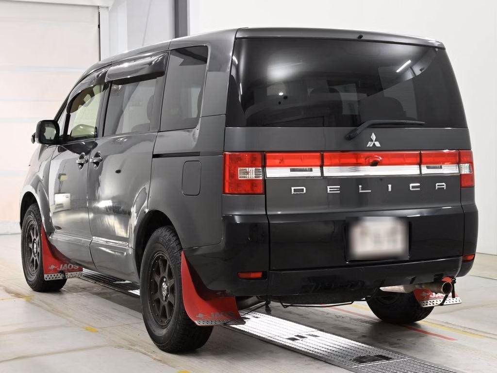 MITSUBISHI DELICA D:5