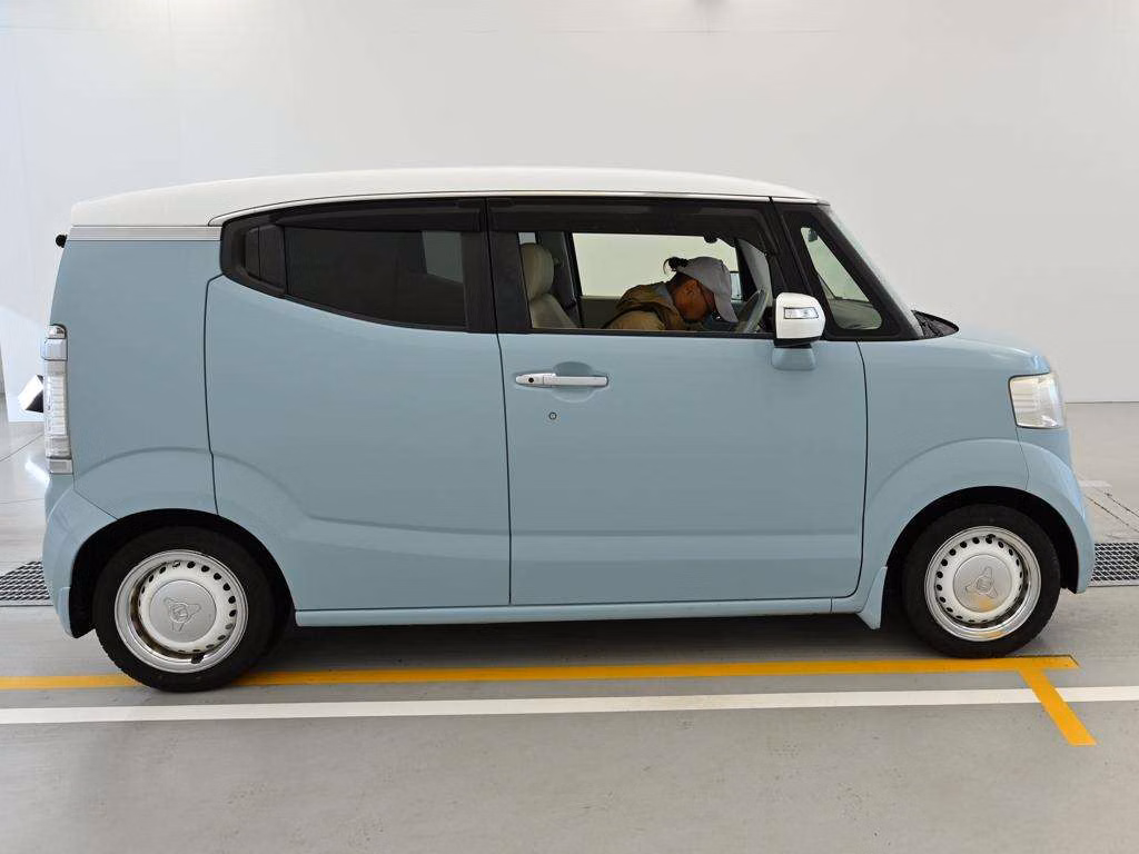 HONDA N-BOX SLASH