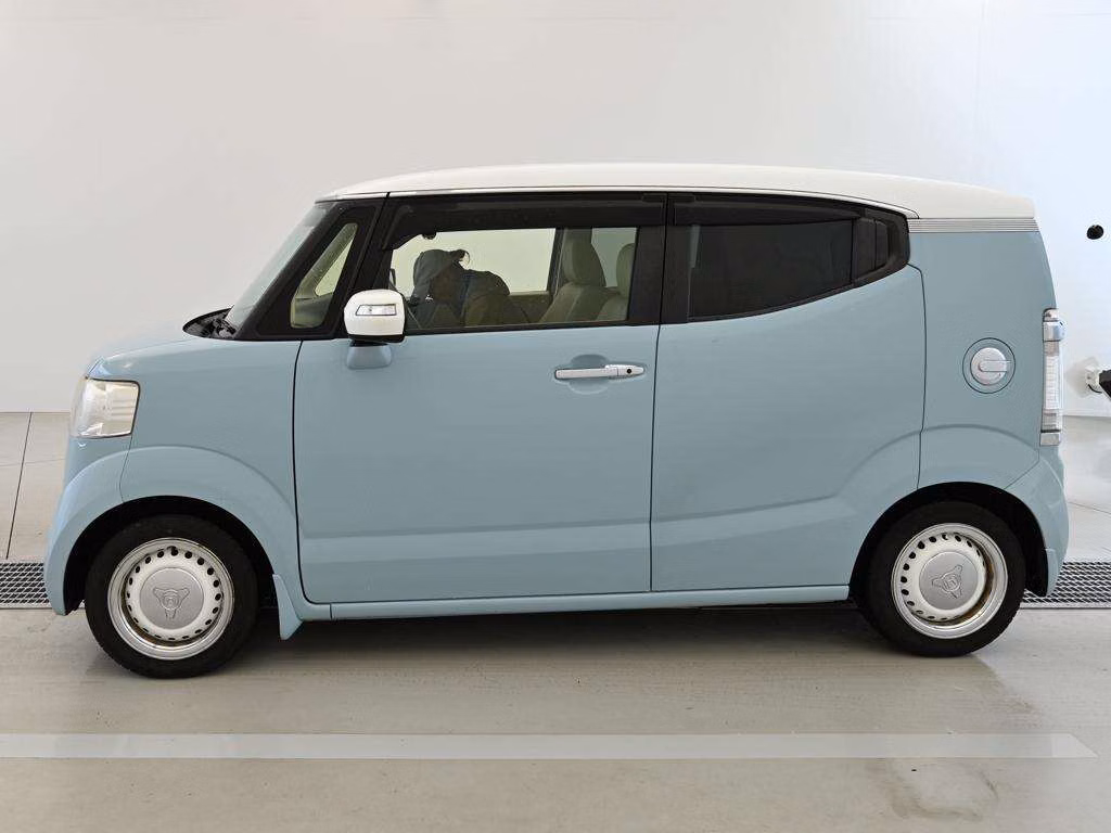 HONDA N-BOX SLASH