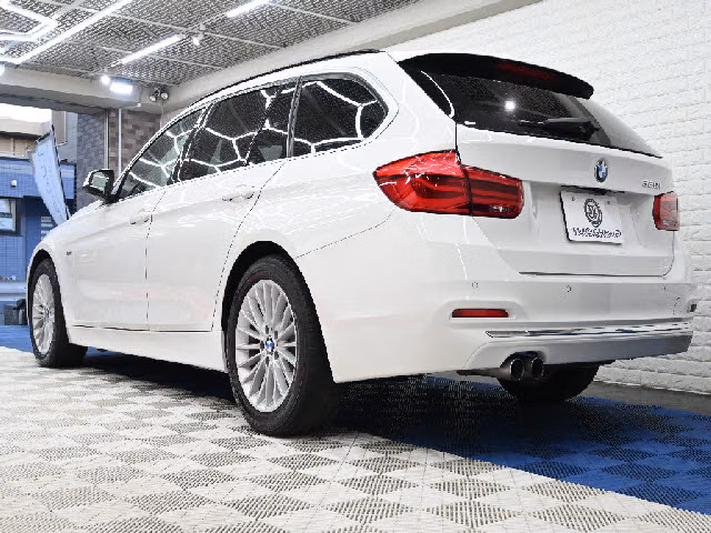 BMW 3-SERIES