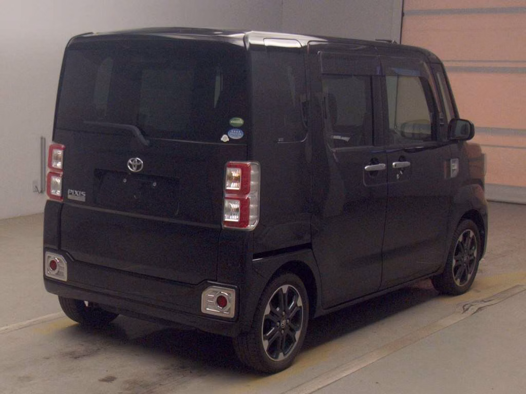 TOYOTA PIXIS MEGA