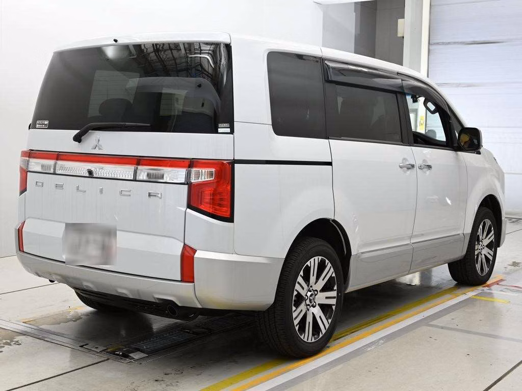MITSUBISHI DELICA D:5