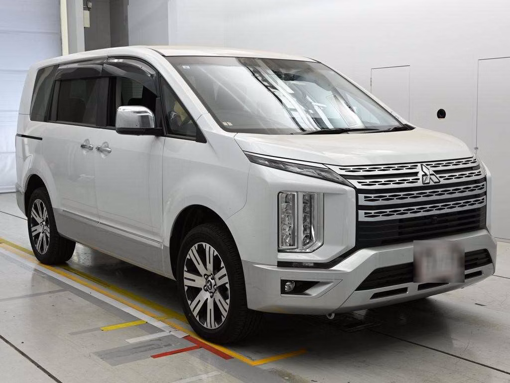 MITSUBISHI DELICA D:5