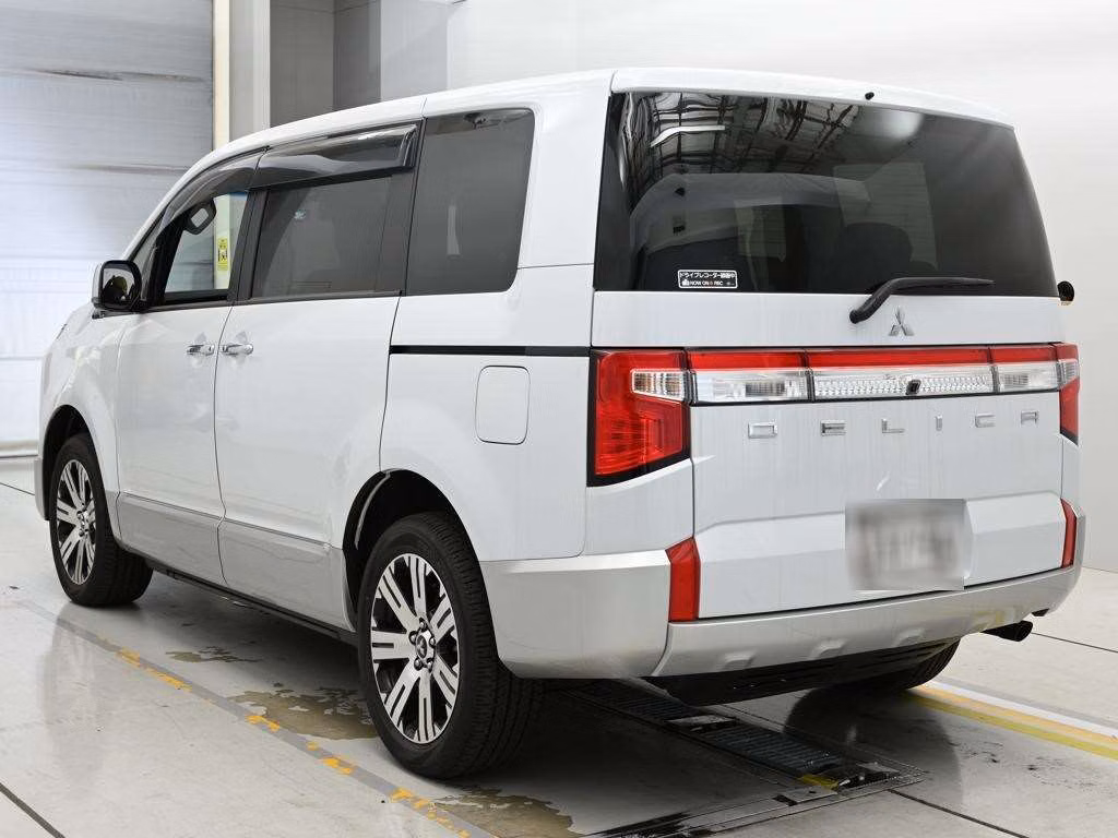 MITSUBISHI DELICA D:5